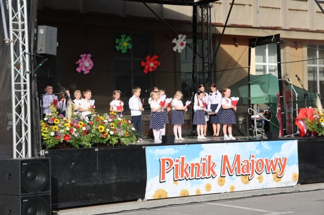 b_1024_768_0_00_images_2023_2024_WYDARZENIA_GMINNY_3MAJA_439258472_993461196120986_9211487296933520563_n